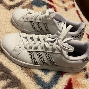 Adidas Sneakers